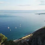 Candida Daire Giardini Naxos